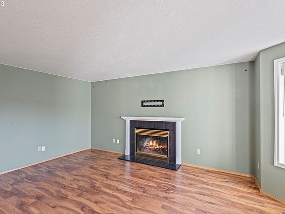 4th image of 15617 NE Hickory St