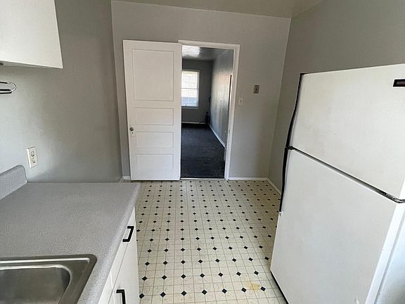4th image of 931 22nd St #3