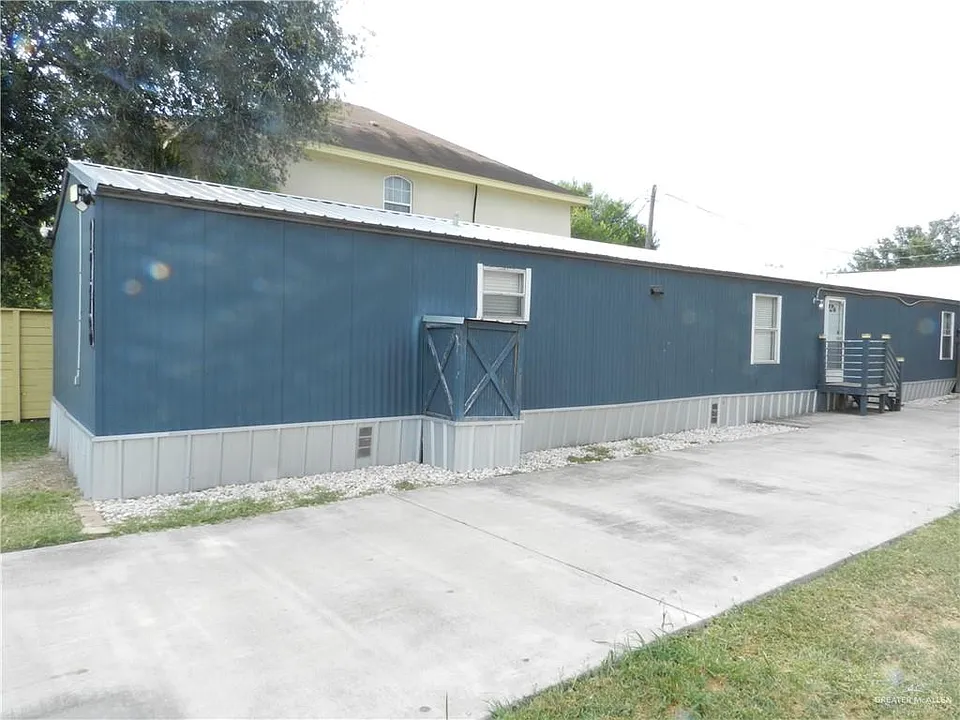 1718 E Juarez Ave NE
