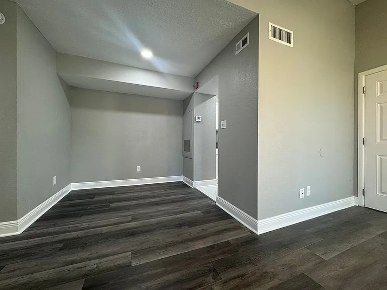 3740 Idlebrook Cir #206 — Photo 4