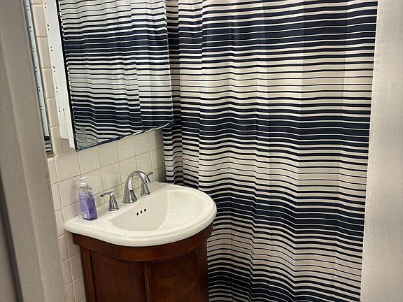 5th image of 140 E 56th St APT 3D