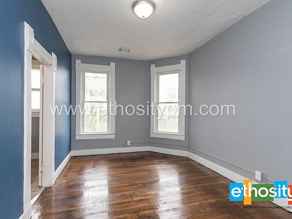 4th image of 1703 Woodlawn Ave