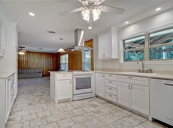 4th image of 2515 Crestwood Pl