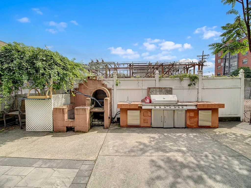 2 bed, $2,400 — Photo 1