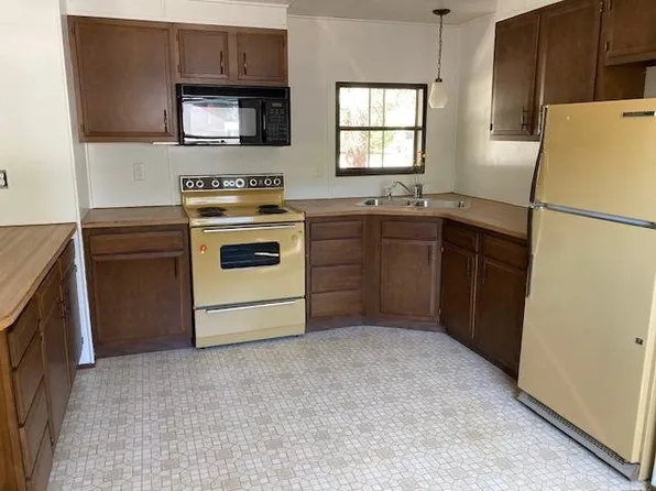103 E Herriman Ave, Wadena, IA 52169