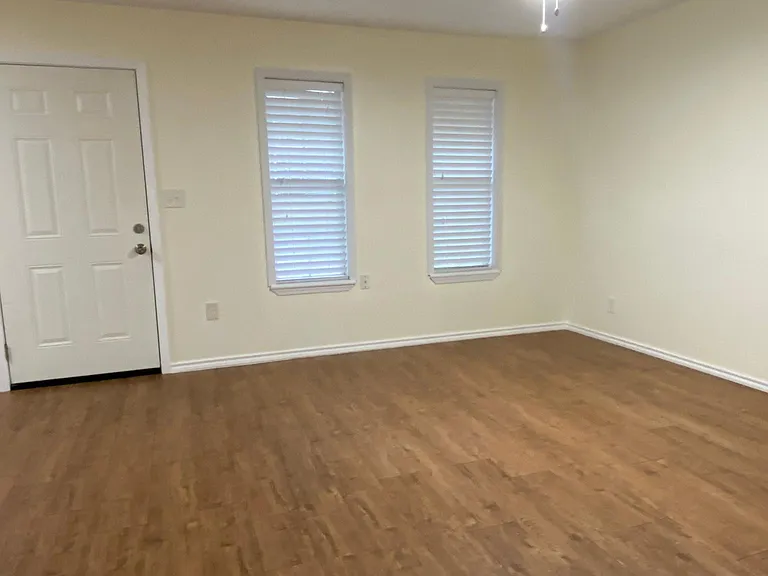 202 Liner St #B — Photo 8