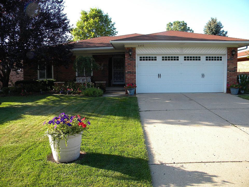Maintenance free brick/vinyl