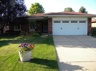 3453 Fox Hill Dr, Sterling Heights, MI 48310