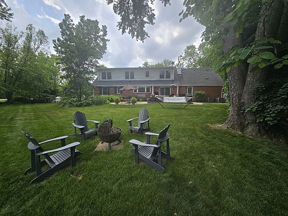 5th image of 359 Windsor Ln