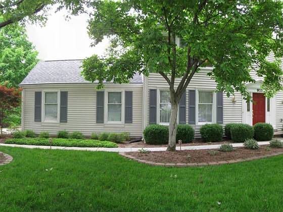 1st image of 933 Devereaux Dr