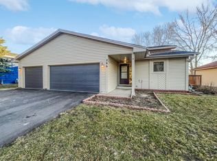 266 Poplar Dr, Shoreview, MN 55126