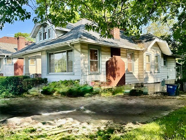 1st image of 1310 W Hillcrest Ave