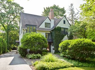 446 E Illinois Rd, Lake Forest, IL 60045