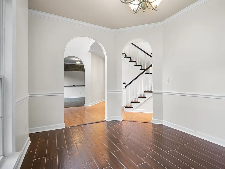 1004 Austin Ct — Photo 8
