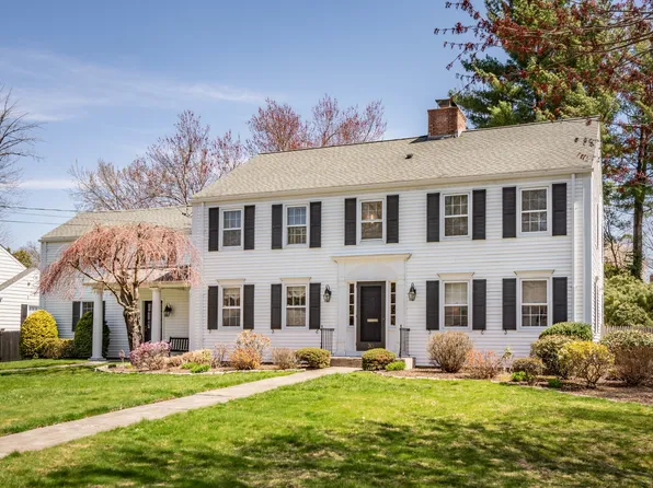 30 Pilgrim Road, West Hartford, CT 06117