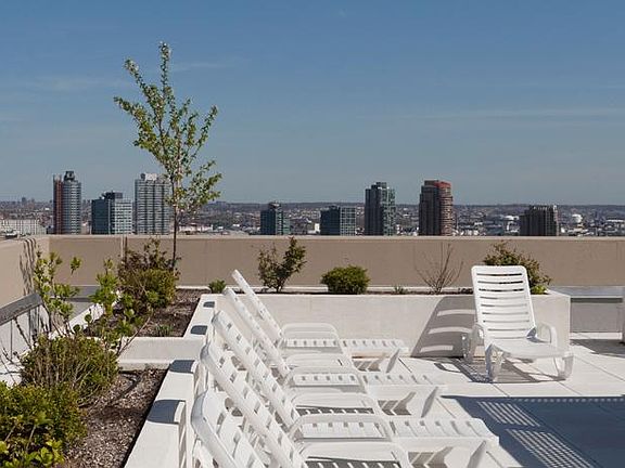 4th image of 320 E 46th St APT 27D