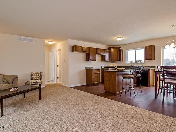 4th image of 725 W Harmony Dr