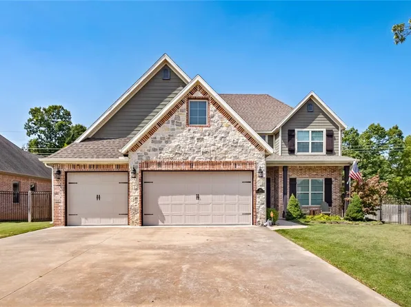 100 SW Highland Rd, Bentonville, AR 72712