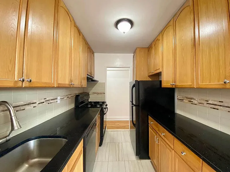 111-45 76th Dr #D5 — Photo 8