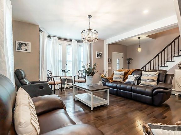 4th image of 19 Carleton St