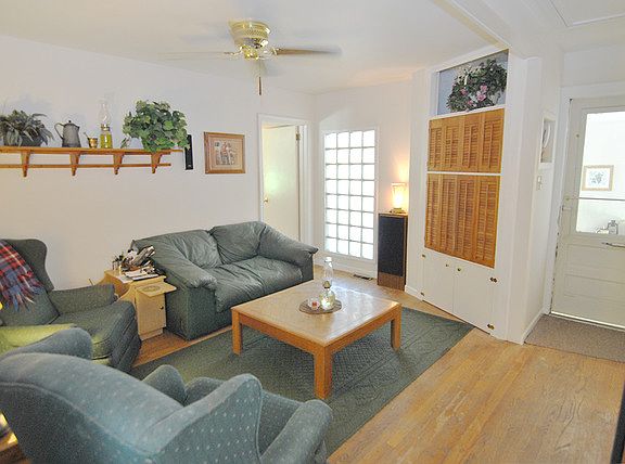 2nd image of 6N117 Oakwood Dr