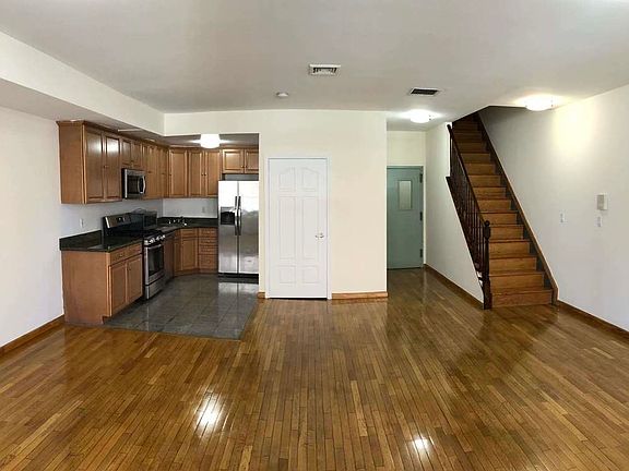 3rd image of 330 Plymouth St #2/3