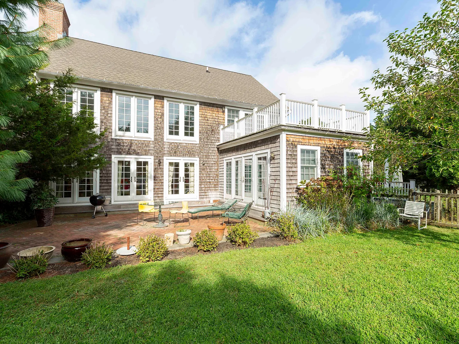 Cozy, Traditional and Artistic Bridgehampton Home — Photo 1