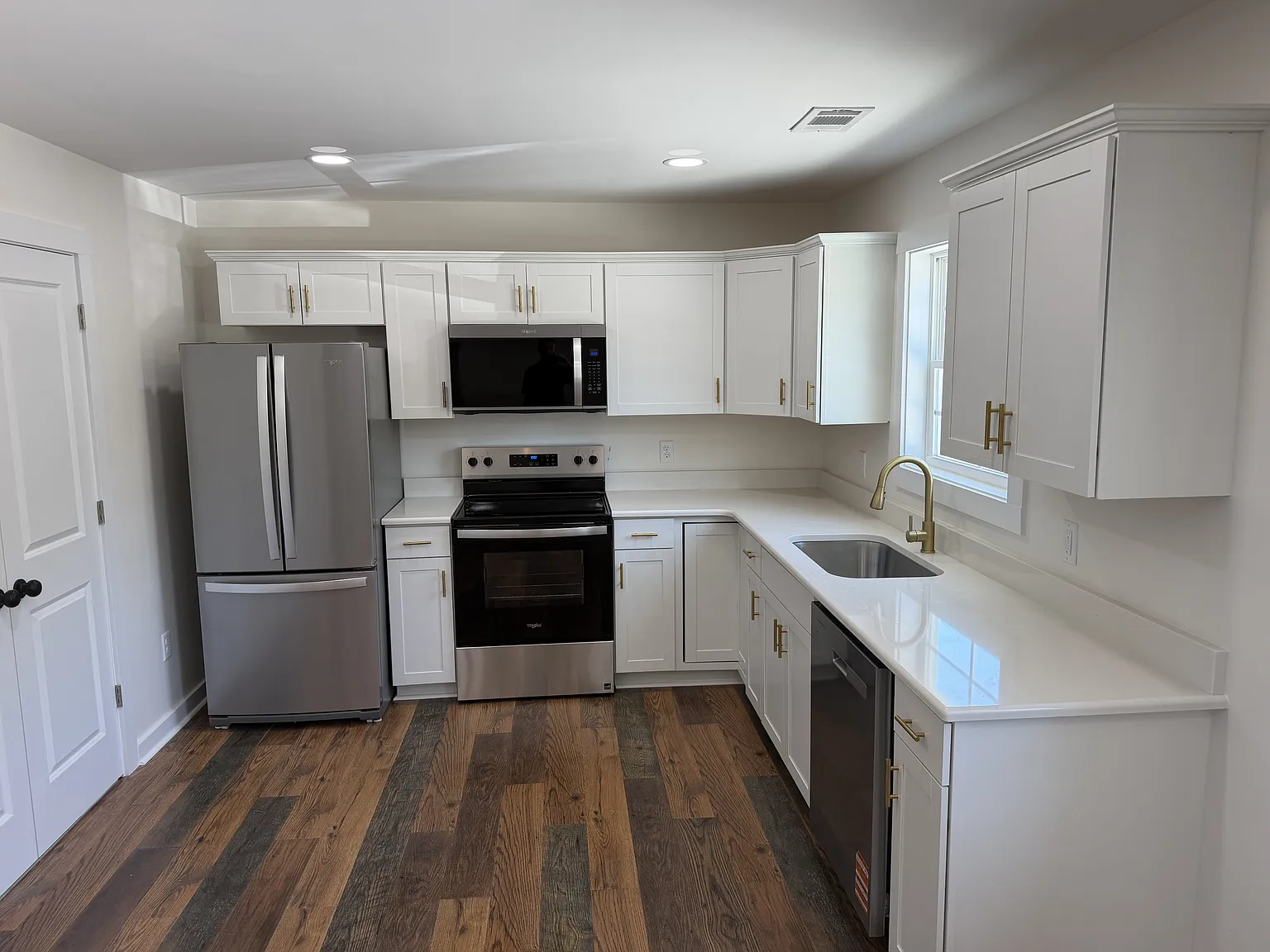414 6th Street East - C2 — Photo 4