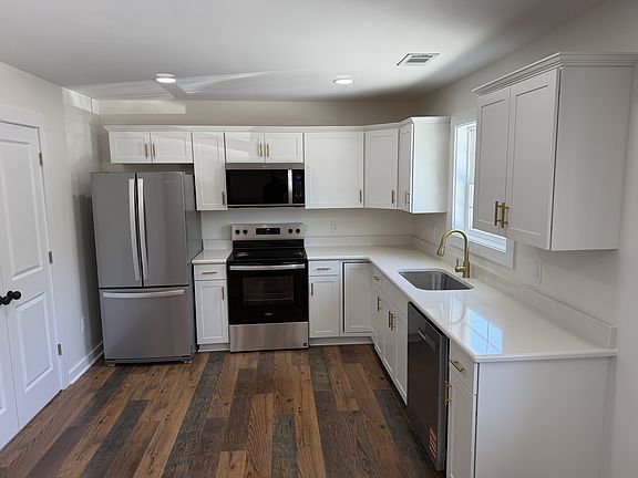 4th image of 414 E 6th St #D2