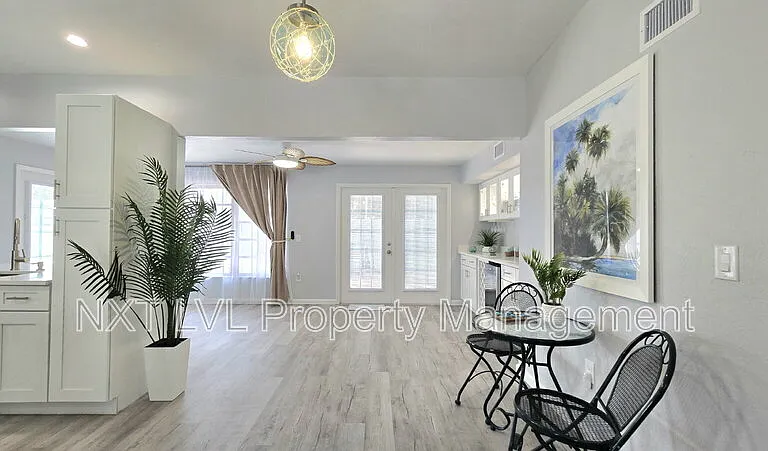 2348 Burton Ave — Photo 12