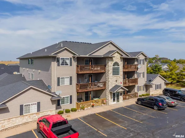 3205 S 16th Ave Unit 301, Eldridge, IA 52748