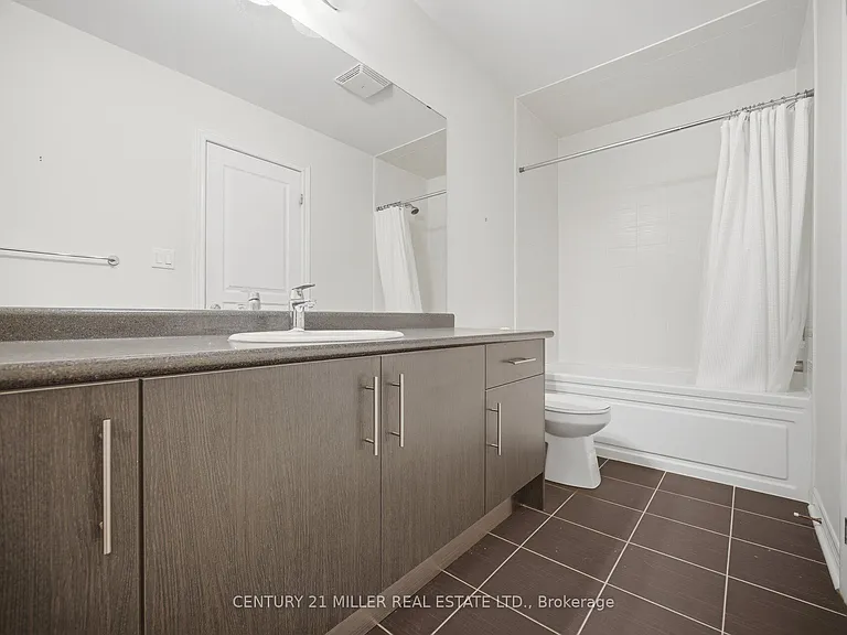 2455 Village Cmn — Photo 36