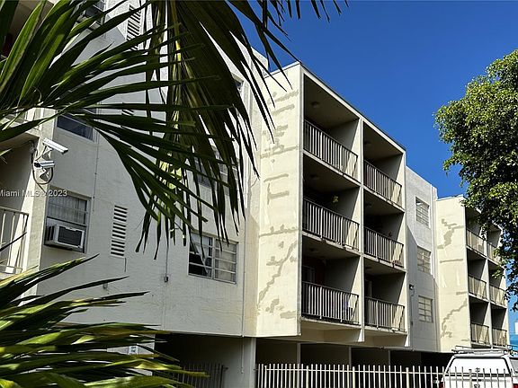 4th image of 1225 NE 124th St APT 42B