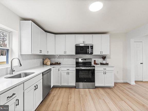 5th image of 115 Cemetery Ln