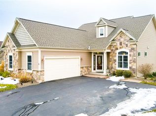 11 Prestwick Ln, Churchville, NY 14428