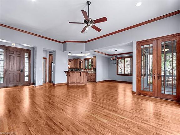 5th image of 439 Dunroy Dr