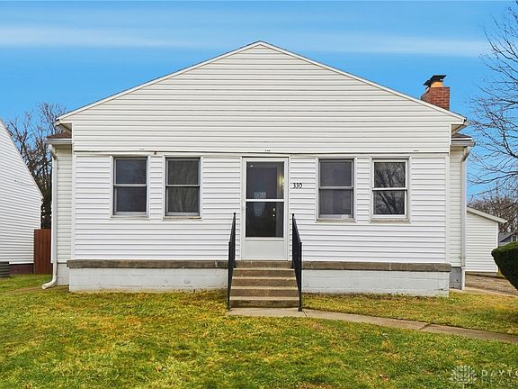 3rd image of 330 Larchmont Ave
