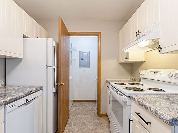 3rd image of 1362 Cunat Ct APT 2C