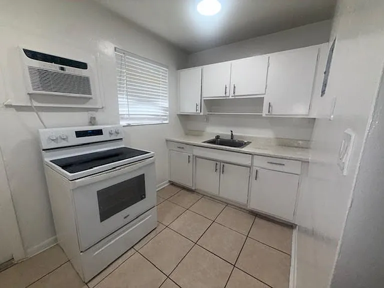 6008 NW 10 St Margate, FL 33063 — Photo 4