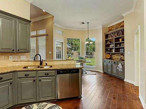 5th image of 440 Summit Dr