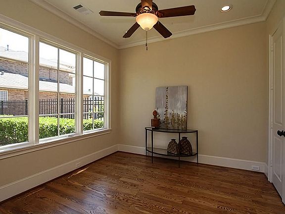4th image of 1011 Vista Creek Dr