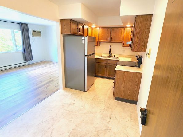 400 Fairbanks St #4B
