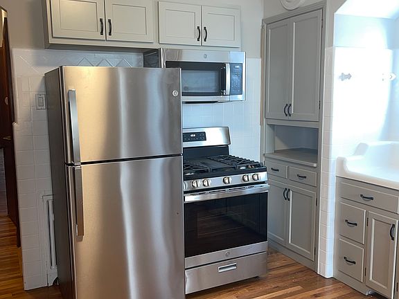 3rd image of 6238 Nottingham Ave #1E
