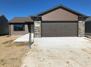 2204 E 35th St, Kearney, NE 68847