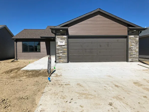 2204 E 35th St, Kearney, NE 68847