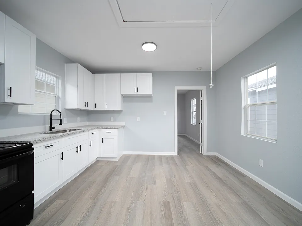 1321 Bayou St