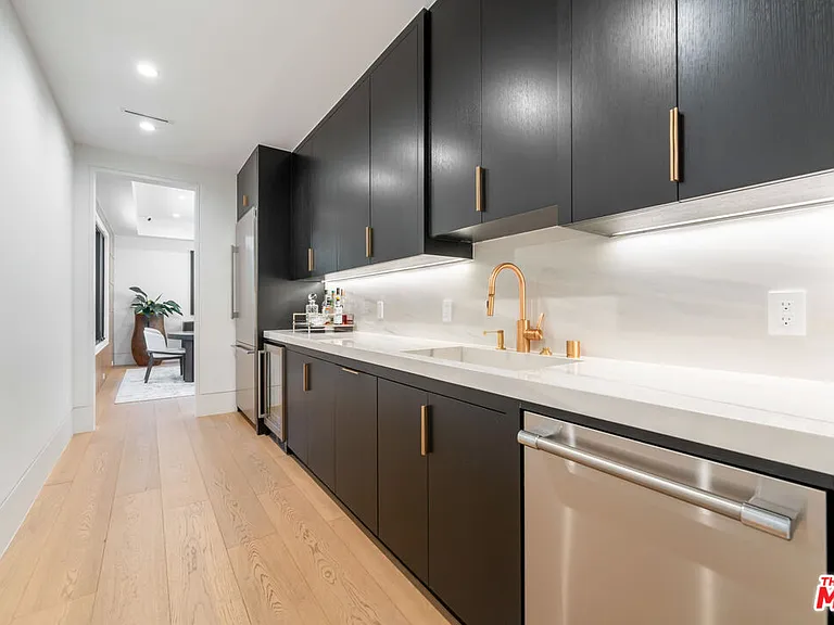 17228 Otsego St — Photo 21