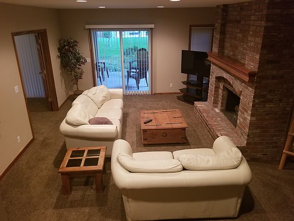 W/O Basement w/wet bar