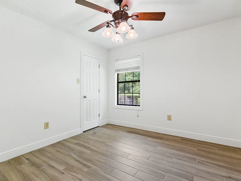 111 Winchester Dr — Photo 16