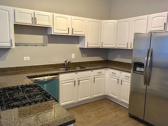 2nd image of 1435 N Milwaukee Ave #404